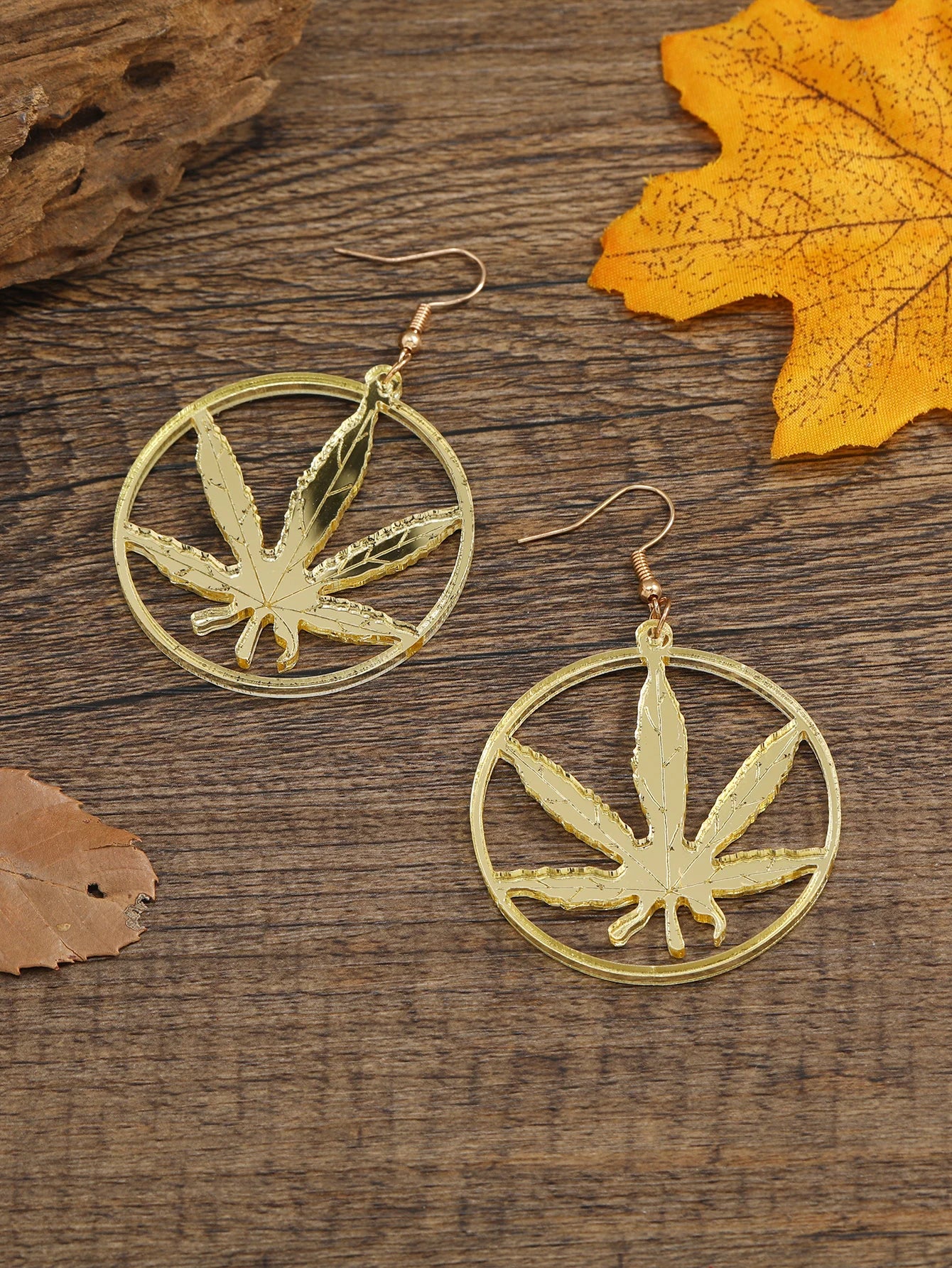 2pcsAliExpress temperament simple maple leaf earrings