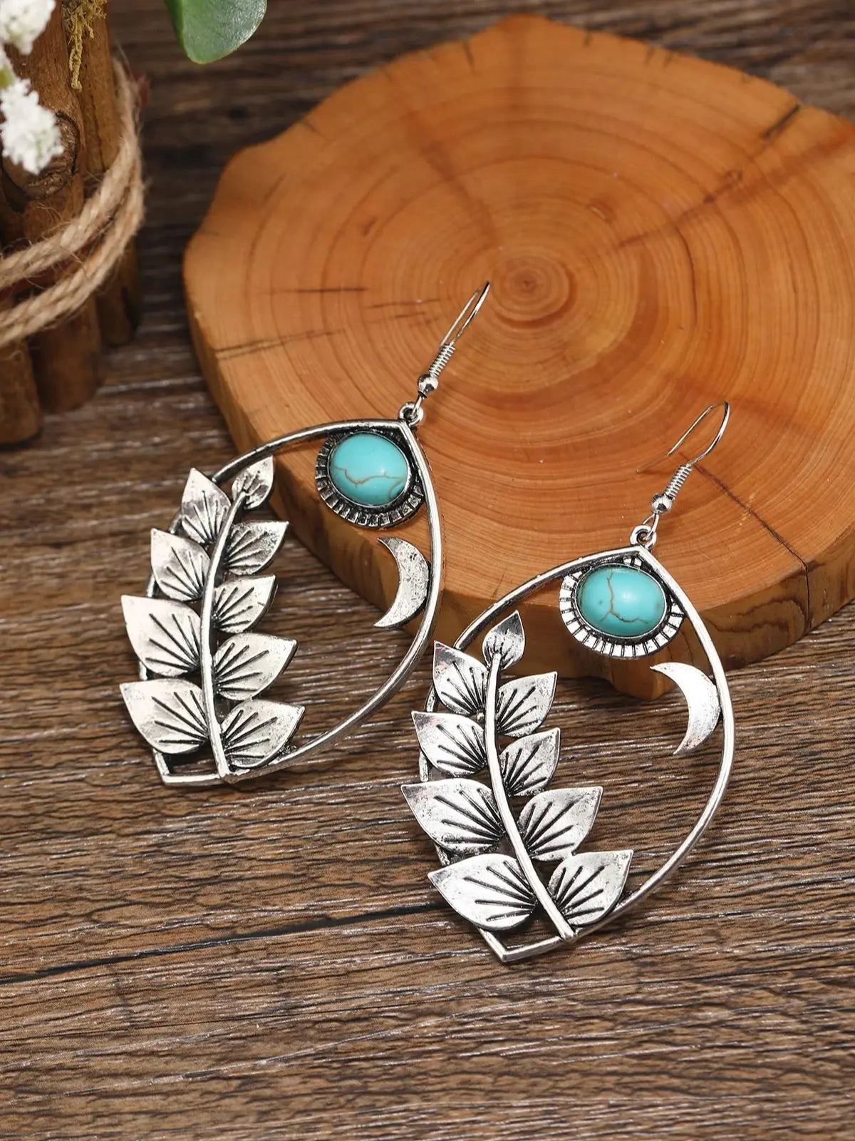Retro European and American Bohemian leaf earrings, personalized and fashionable Western style turquoise earrings