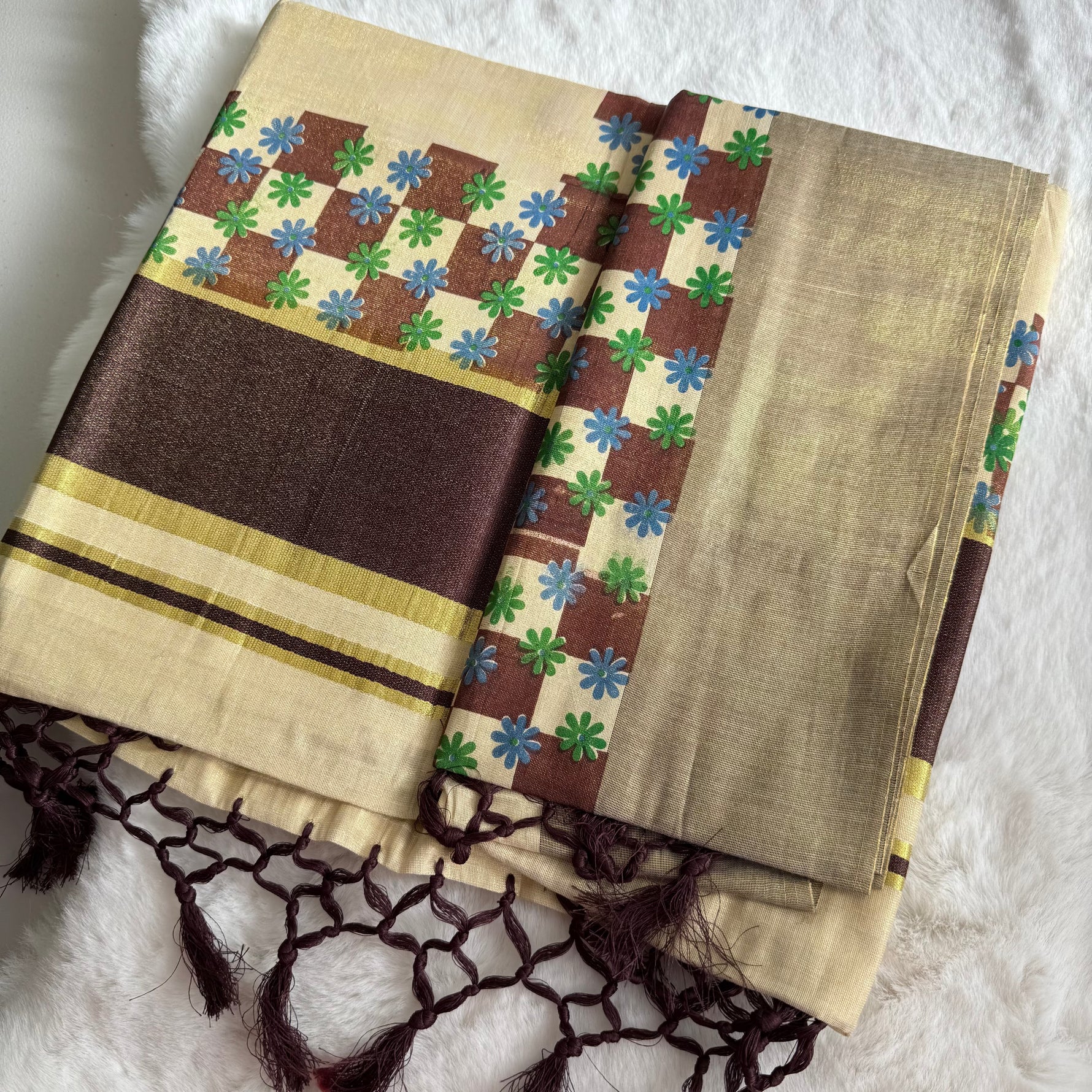 Kerala Cotton Saree with Burgundy Border & Floral Motifs – Traditional Onam Special S112