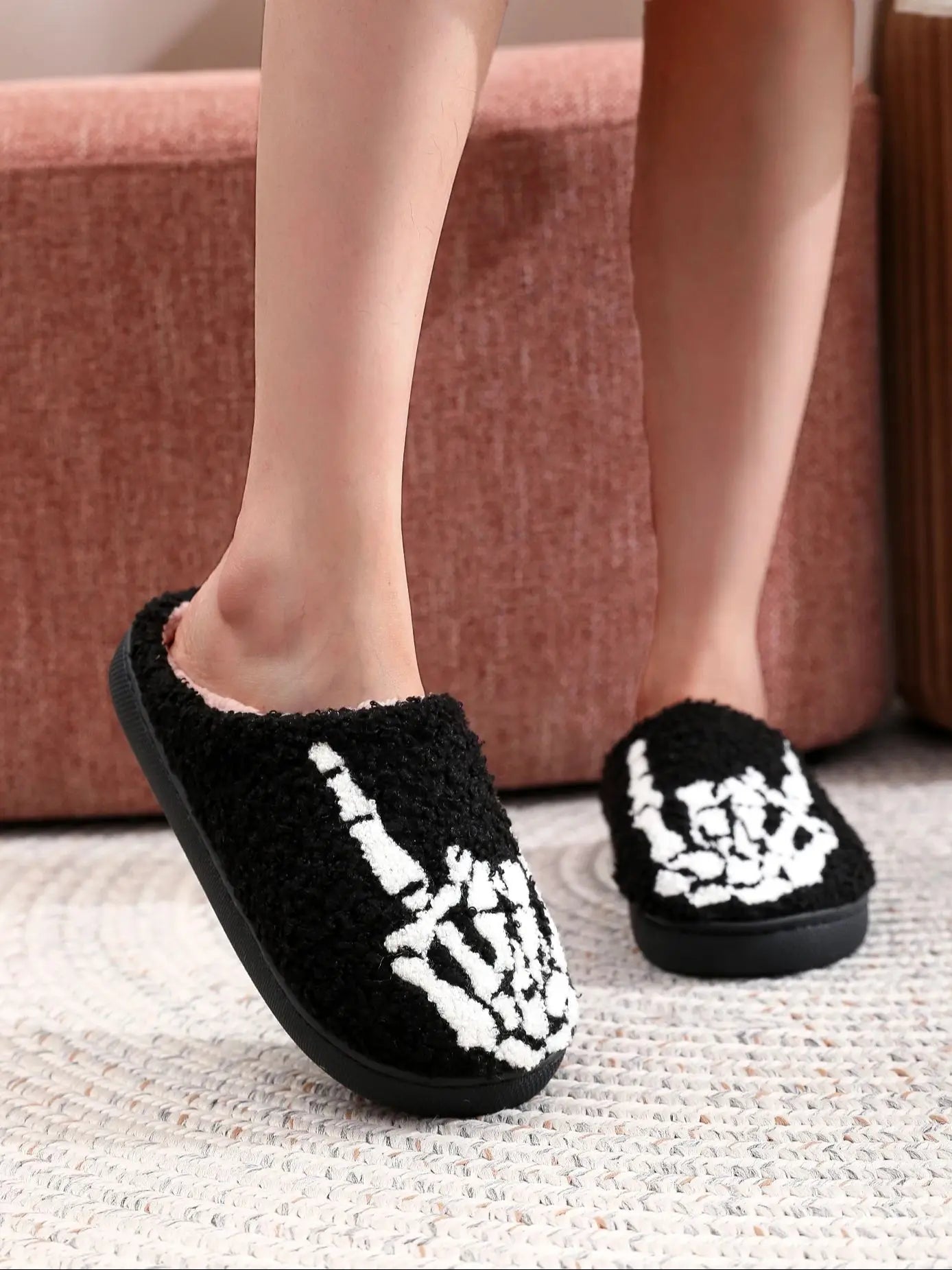 Skull Finger Pattern Skull Embroider Plush Home Thick-Soled Comfortable Woolen Cotton Slippers Rock Finger Warm Non-Slip Indoor Slippers for Men and Women Halloween Gifts