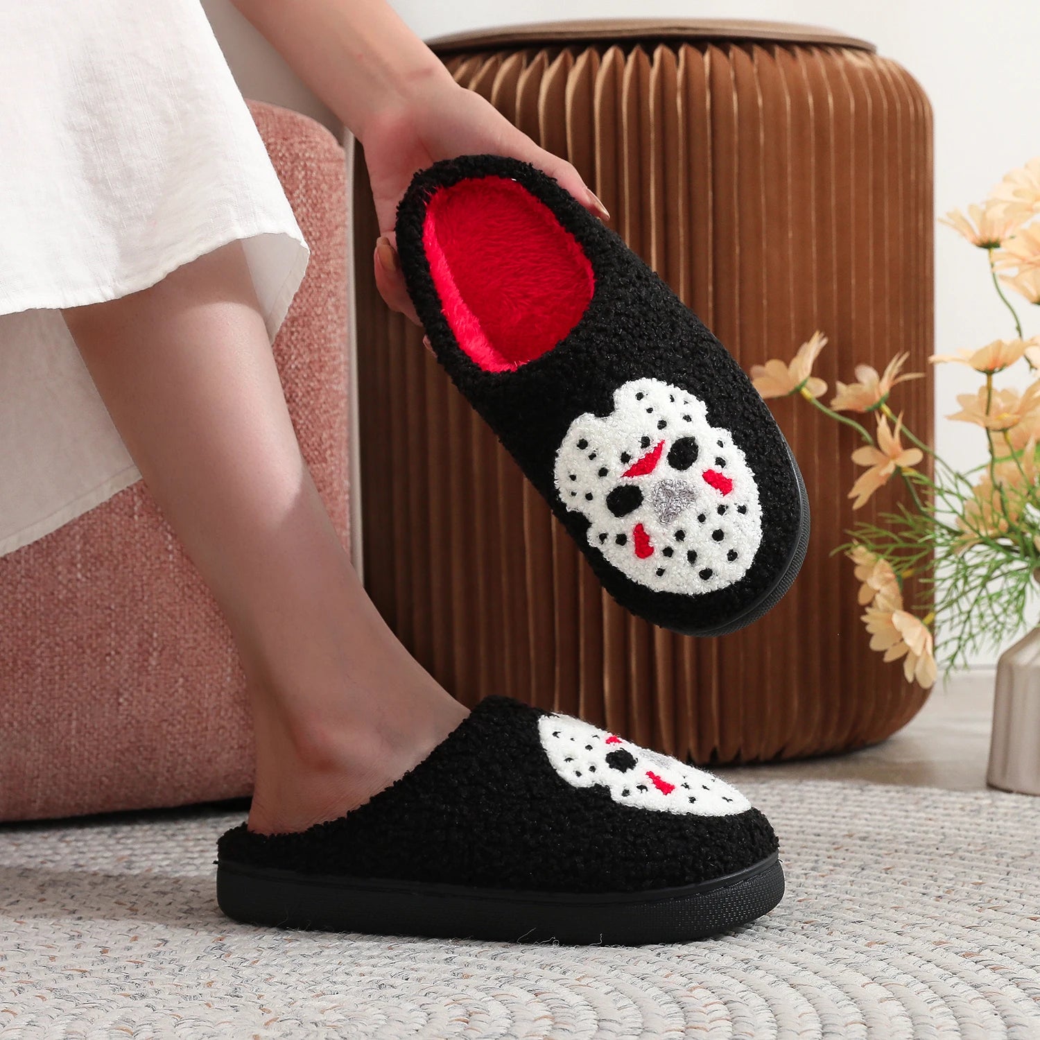 A Pair of Black Halloween Horror Mask Skull Pattern Embroider Plush Home Thick-Soled Comfortable Fur Slippers Personalized Warm Non-Slip Indoor Slippers Autumn and Winter Gifts for Men and Women Can Wear