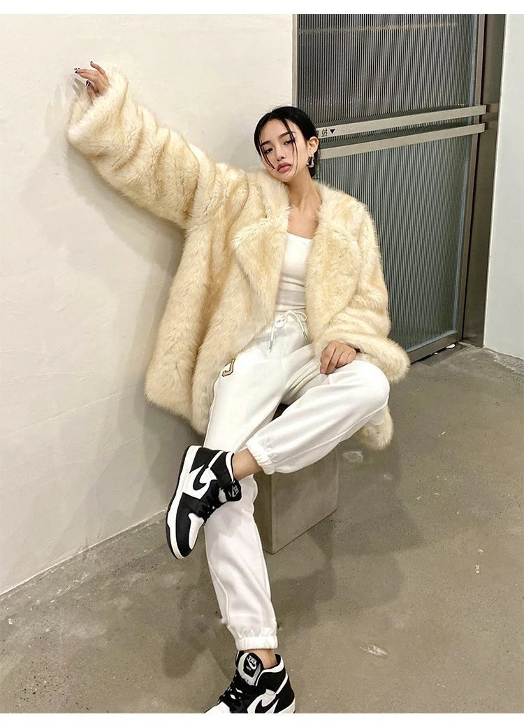 Lautaro Winter Loose Casual Thick Warm Soft Hairy Faux Fur Coat Women Luxury High Quality Furry Fluffy Jacket Korean Fashion