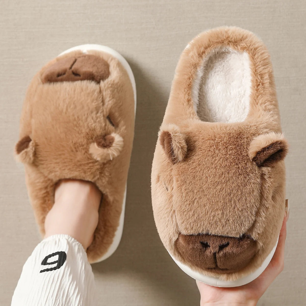 Plush Cartoon Slippers Closed Toe Slippers Fluffy Couple Slippers Men Womens Non-Slip Furry Animal Slippers Indoor Bedroom Shoes
