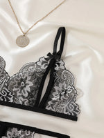 Women Sexy Lingerie Bra Thongs Sets Ultrathin Lace Lingerie Set Temptation Erotic Open Bra Crotchless Outfits For Pretty Girls