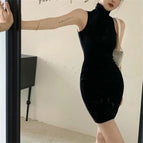 Sleeveless Black / M