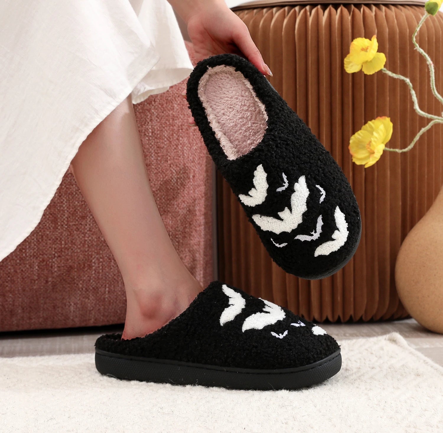 Halloween Bat Pattern Embroidered Plush Home Thick-Soled Comfortable Woolen Cotton Slippers Personalized Warm Non-Slip Indoor Slippers for Men and Women Can Wear Holiday Gifts