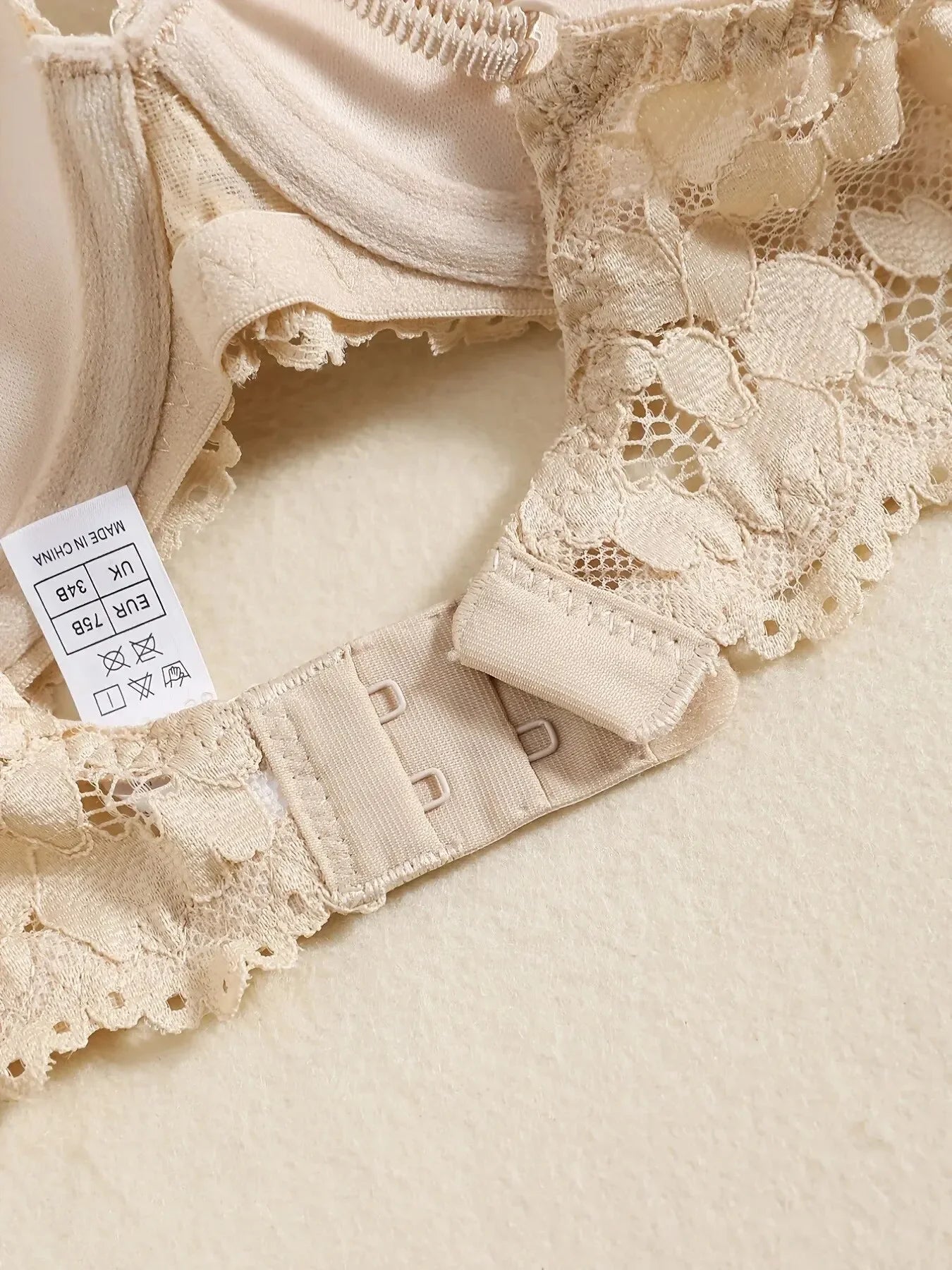 1 Set Elegant Erotic Lace Embroidery Breathable Fabric Lingeries : Push-Up Bra, Low Waist Sheer Panty - Ultimate Valentine's Day