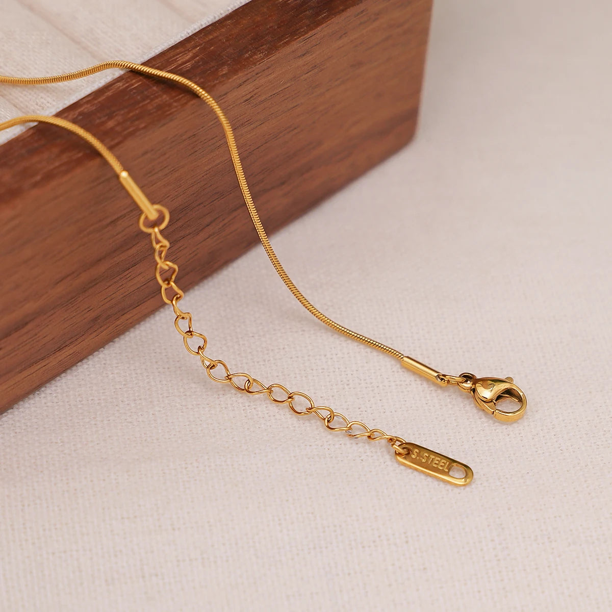 YACHAN New In U-Shaped Stainless Steel Pendant Necklace for Women 18K Gold Plated Waterproof Snake Chains Trendy Jewelry