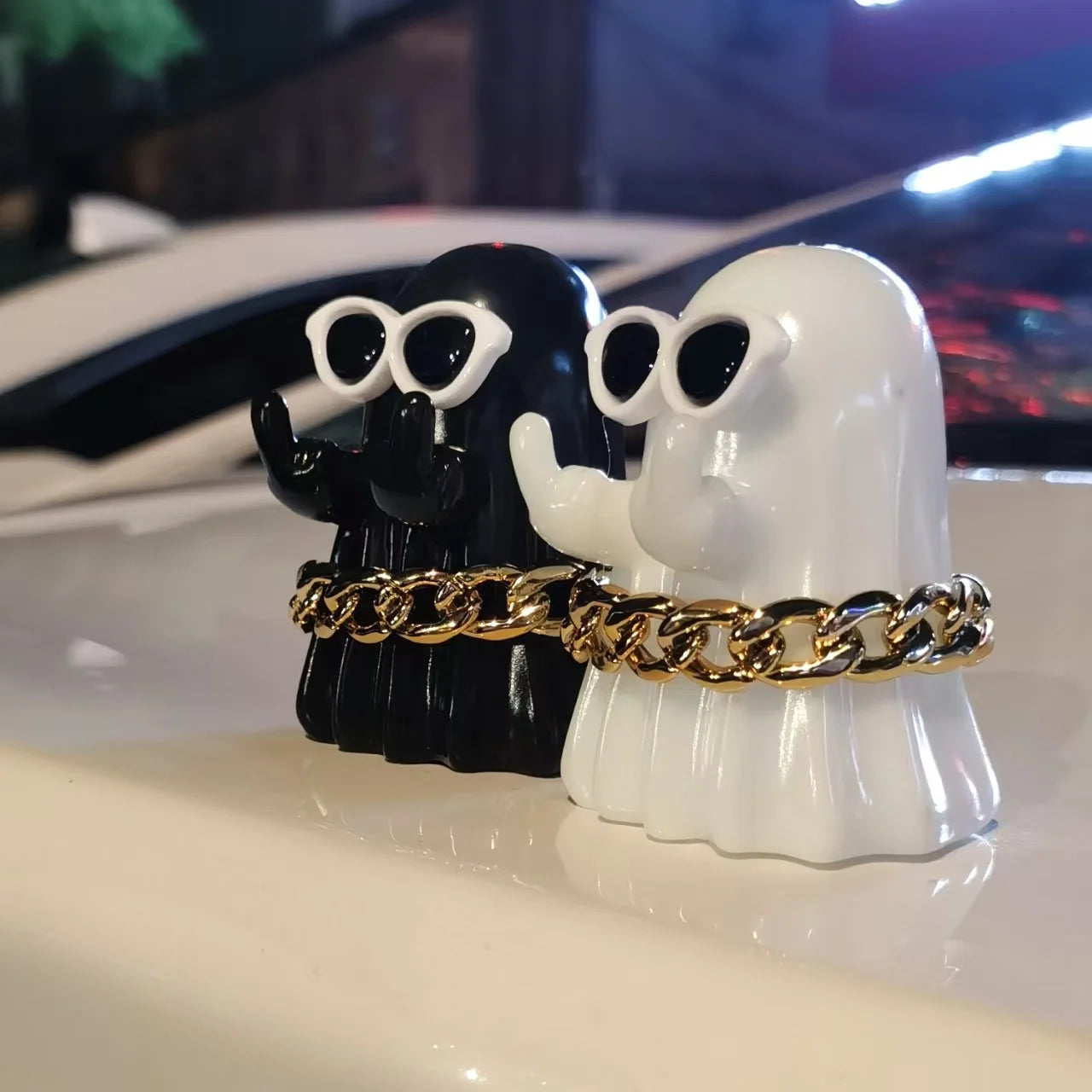 Middle Finger Cute Ghost Statue, Ghosts Small Scary Ghost Figurines, Halloween Home Decorations, Coffee Table Centerpieces Shelf