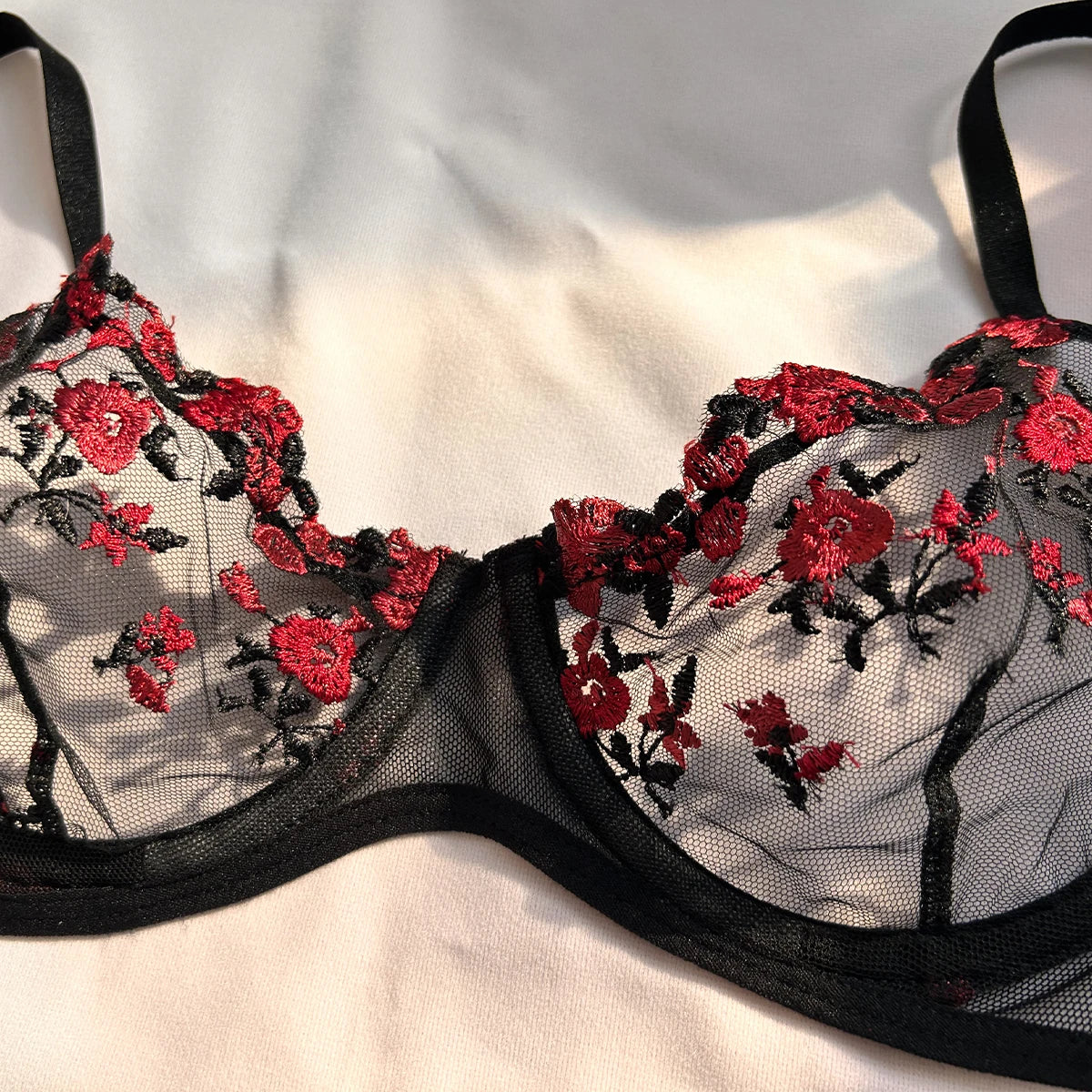 New Hot Erotic Lingerie Women Embroidery Bra Thongs Sets Women's Underwear Sex Sleepwear Pornographic Exotic Set Sexy Costumes