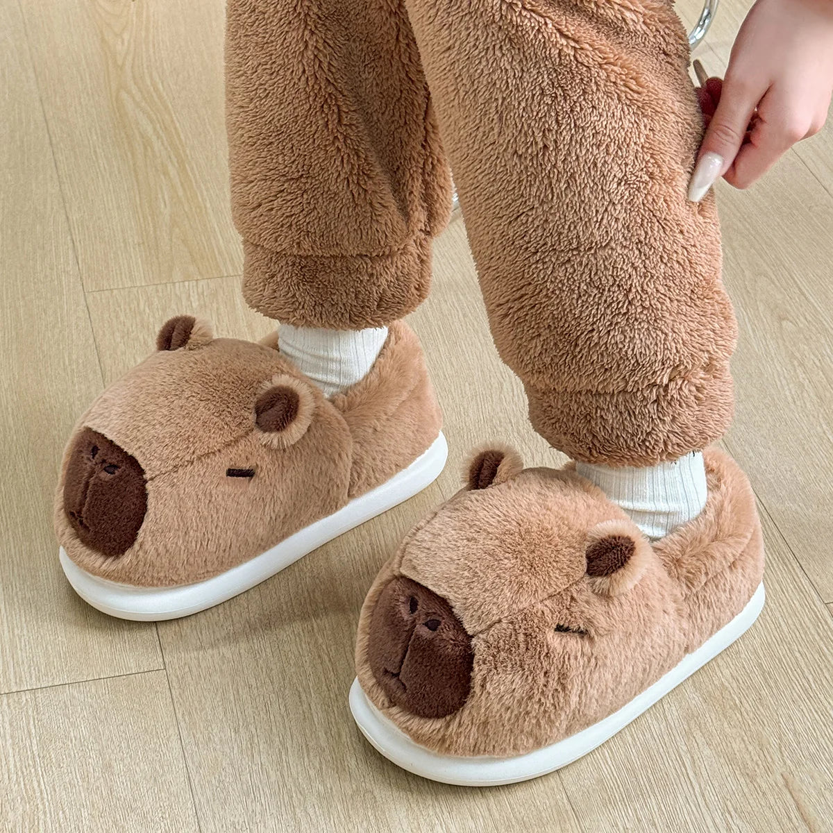 Plush Cartoon Slippers Closed Toe Slippers Fluffy Couple Slippers Men Womens Non-Slip Furry Animal Slippers Indoor Bedroom Shoes