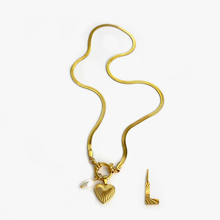 Peri'sbox Tarnish Free Fashion Unusual Jewelry Freshwater Pearl Heart Pendant Necklace for Women A choice of 26 Letters Pendants